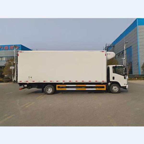 5 Tons Refrigerated Box Truck 120HP For Fish Meat Transport Freezer Truck