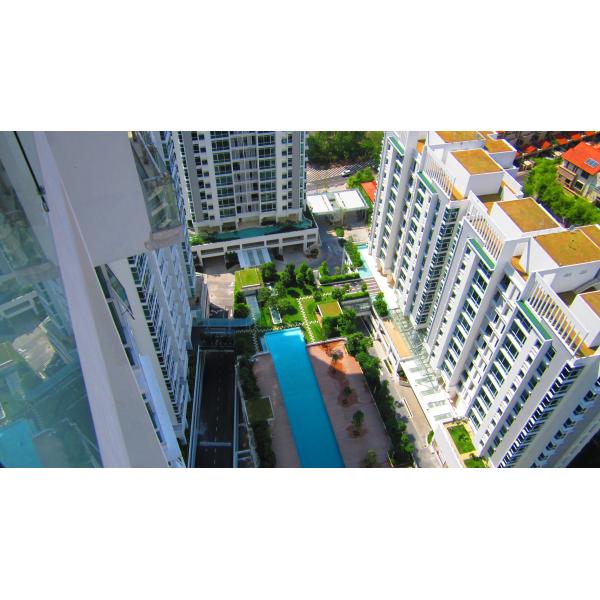 Прозрачный уборщик бассейна Треугольный вакуумный уборщик для семейного бассейна