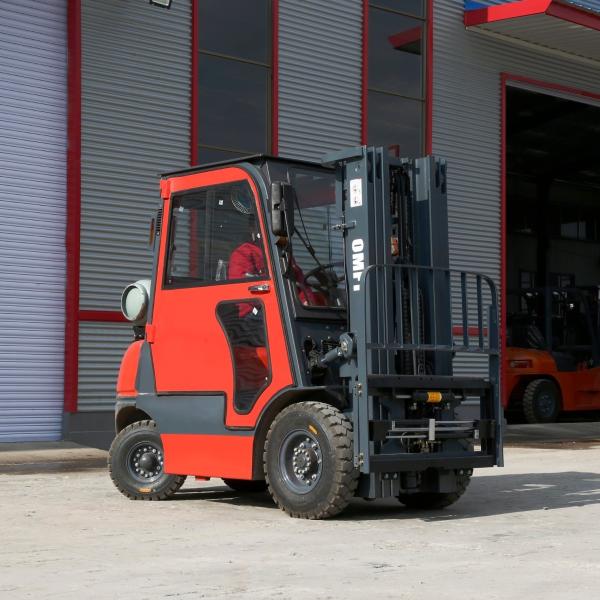 2.5tons LPG Forklift with Nissan K21 K25 Petrol Gasoline Engine OEM and Spare Parts