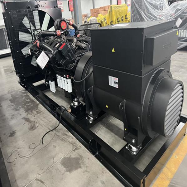 1400 KW Cummins Diesel Generator Set AC Three Phase Custom Color