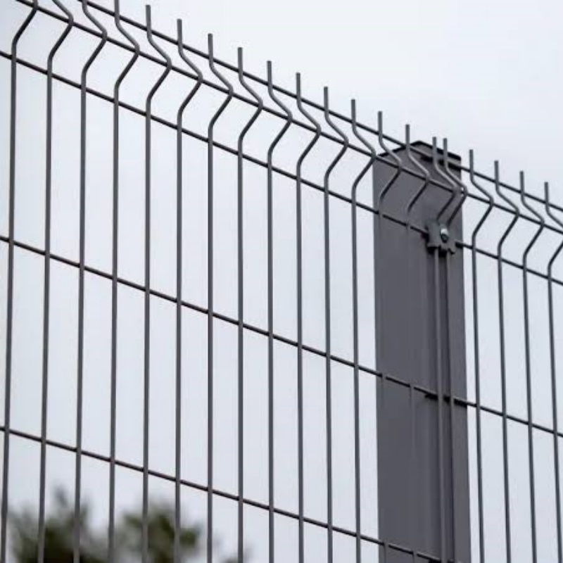 Featuring Three Consecutive Curves 3D Bending Fence for Effective Area Isolation and Security Control