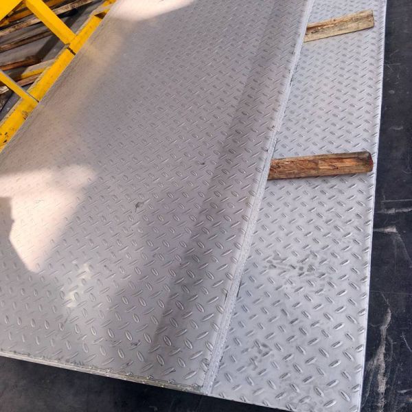 304 316 Stainless Steel Diamond Pattern Plate Anti-Slip Embossed Stainless Steel Sheet