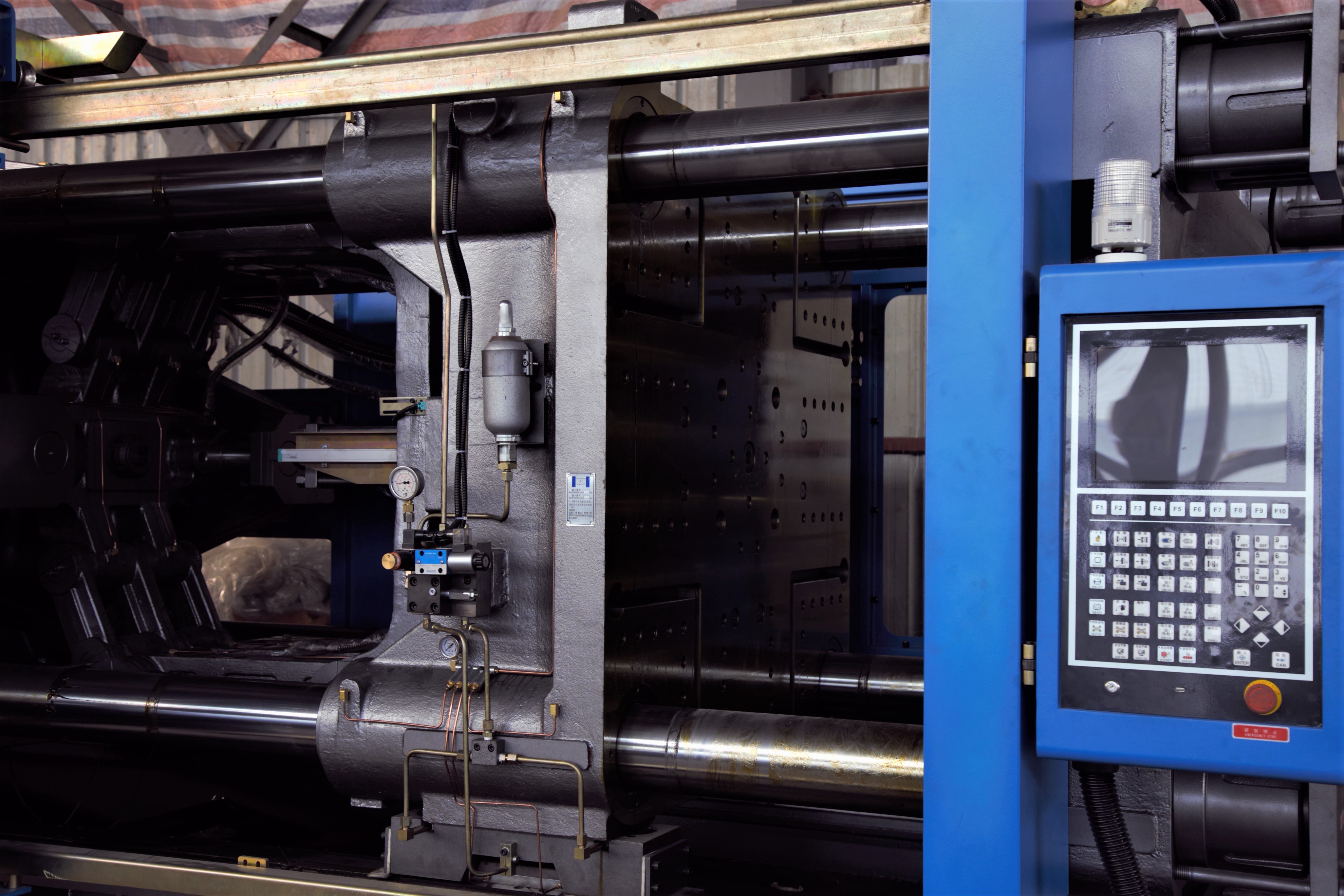 High Productivity PET Preform Injection Molding Machine with 720mm Distance Between Tie Bars and Hydraulic System