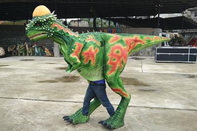 Traje vivo de Pachycephalosaurus feito-à-medida para o parque temático jurássico
