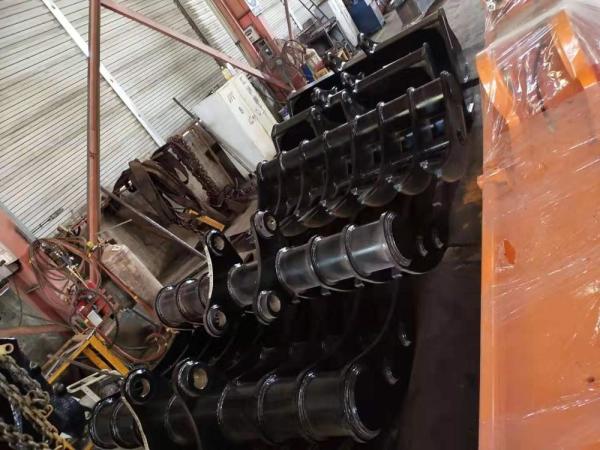 Acessório de Brush Rake Excavator da máquina escavadora do OEM para o esclarecimento de terra