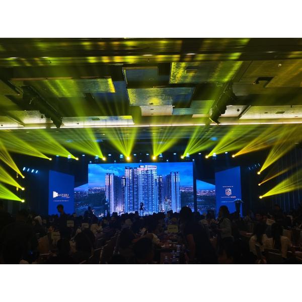 Гибкий P7.62 Внутренний рекламный светодиодный дисплей Кривая экрана 160° Угол п