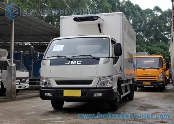 Euro 4 3000KG JMC Refrigerated Box Truck refrigerator freezer cargo van
