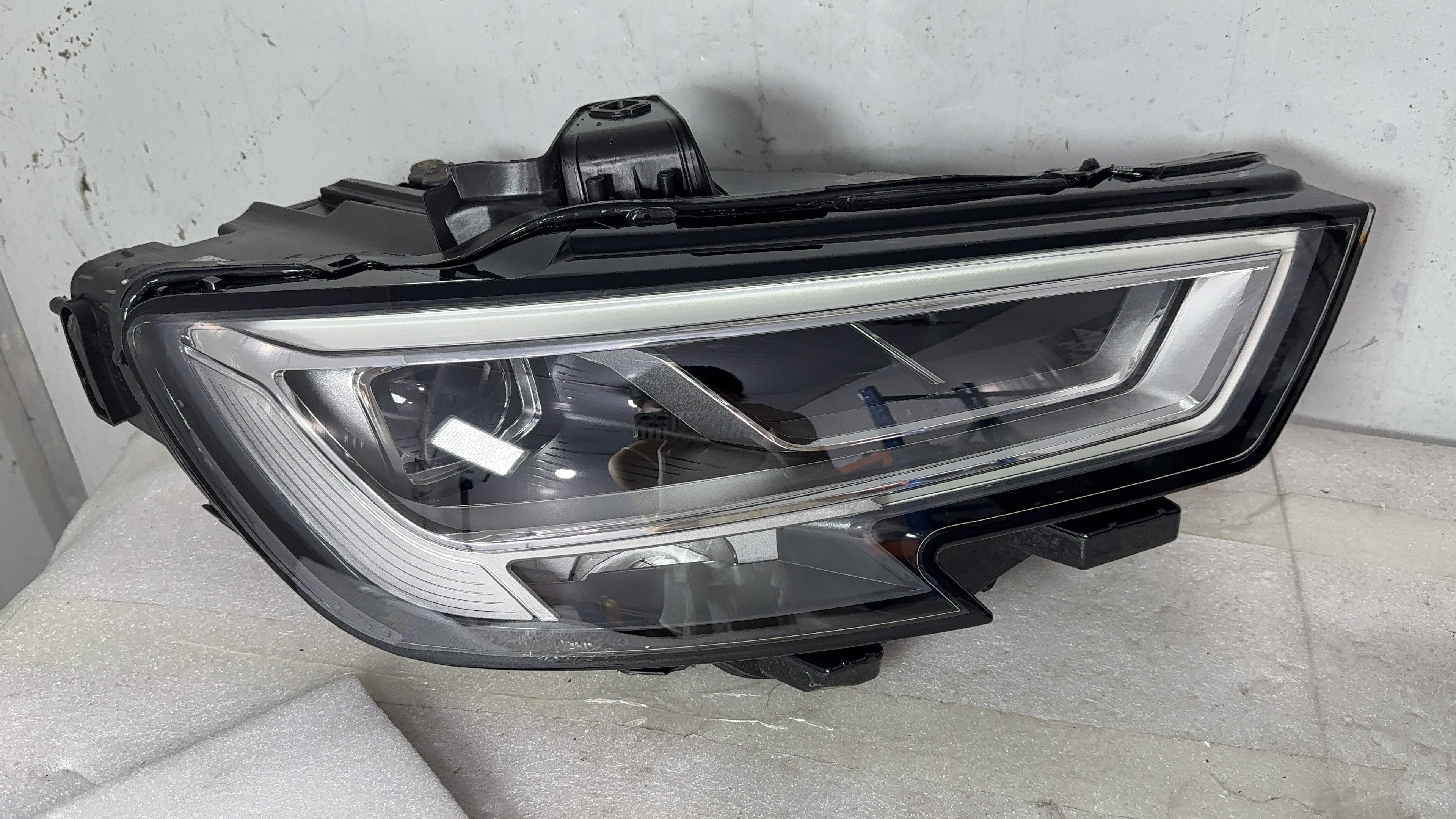 2017- 2020  A3 LED right headlight Part number: 8V094 1774E