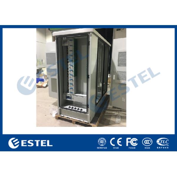 Приложение телекоммуникаций отсеков распределения 3 стекловолокна на открытом во