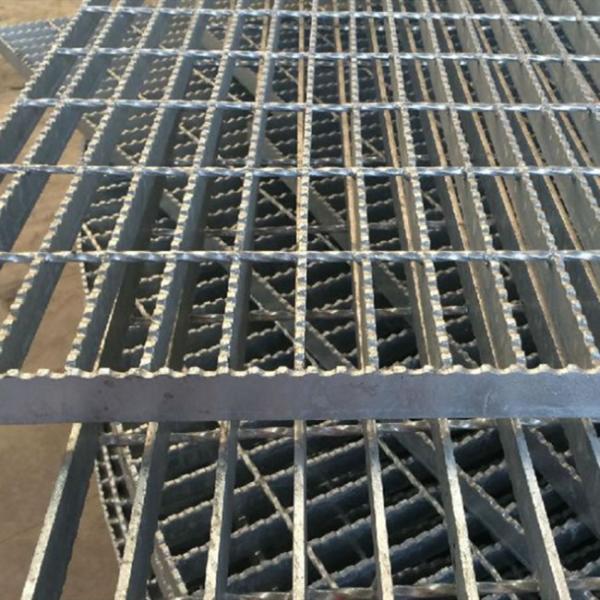 Anti deslizamento W325A/1 que solda carregando o metal serrilhado barra que raspa para a plataforma da passagem