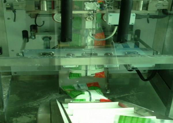 Vertical Form Fill Seal Pouch Packing Machine for Dry Fruits / Pulses / Peas 1 -10 KG