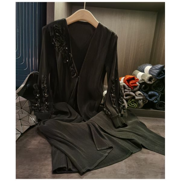 Elegant Heavy-Duty Ruffled Beaded Pleated V-Neck Dress Autumn Solid Color Casual Slimming Chiffon Dress Natural Waistline Front