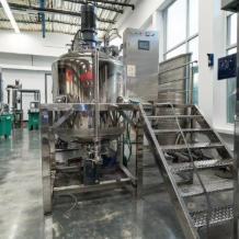 Emulsionador homogeneizador al vacío con elevación hidráulica para productos de alta viscosidad