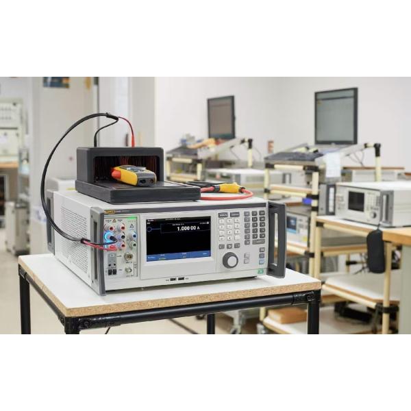 Fluke 5550A and 5540A Multi-Product Calibrators with 17.8 cm Color Touch Screen, 30 A Continuous Current Output, and ISO 17025 Calibration