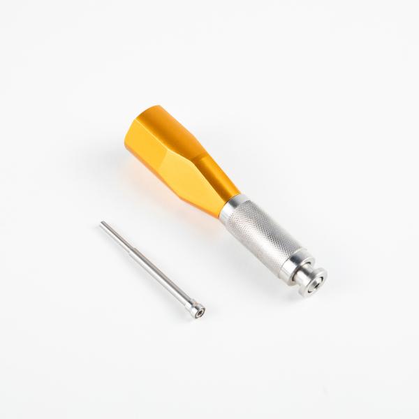 Mini-implants en alliage de titane de qualité médicale et source d'alimentation manuelle La combinaison parfaite pour un alignement précis des dents