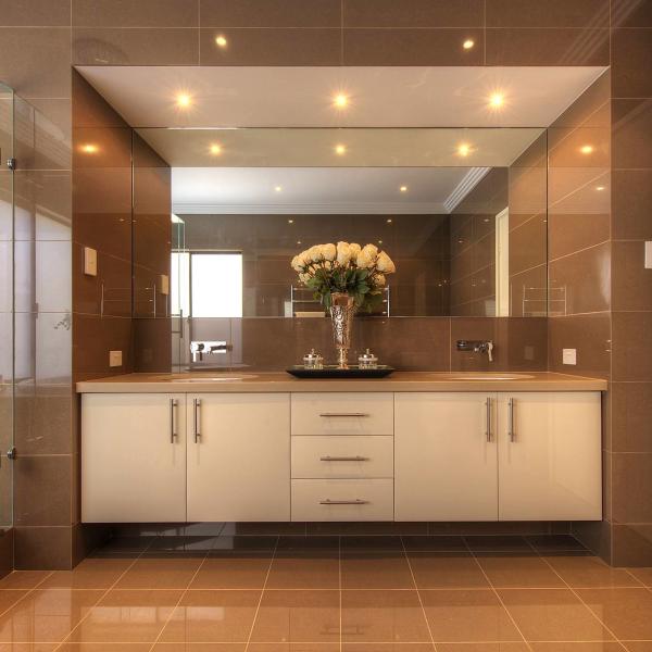 Modern White Glossy Lacquer MDF Flat Panel Bathroom Vanity Cabinet With Mirrors