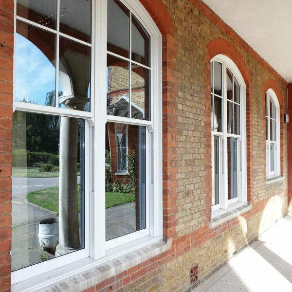 Parte superior deslizante vertical Hung Aluminium Windows da espessura de Windows 1.4mm da faixa de alumínio push pull moderna