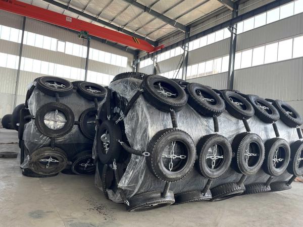 2X4m Foam Filled Fender With Chain Net 70kg/M³ Density 19mm Polyurea Thickness