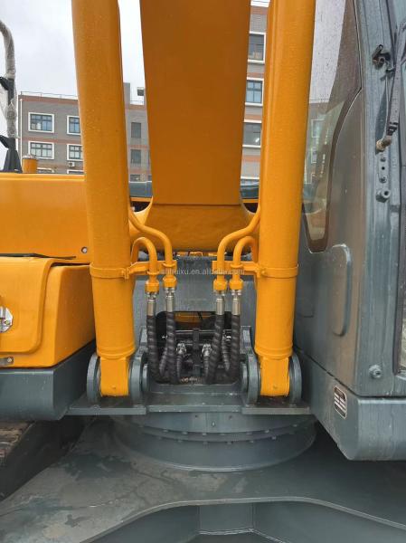 Powerful And Used Excavator Hyundai 220-9LC With Yellow Color