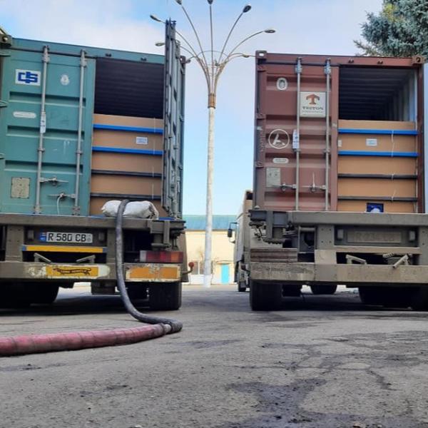 20ft container flexitank  Bags  UCO Oil Flexitank Bag Loading