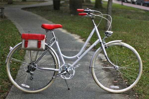 Cheap manufacturer price colorful hi-ten steel  26/28 size elegant retro lady bike with bag  for sale made in China