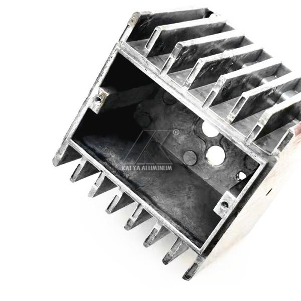 le moulage mécanique sous pression mené par 0.8mm de lumière partie le logement de revêtement de moulage mécanique sous pression d'aluminium de PVDF