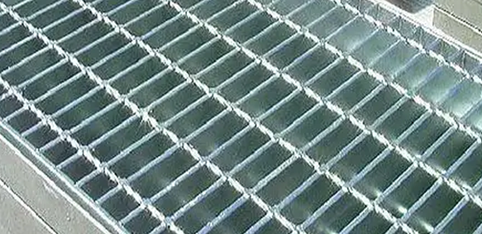 Сток канавы металла высокой эффективности скрежещет решетку нержавеющей стали крышки для закрытия метро