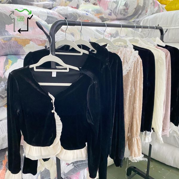 Mixed Size Women Velvet Second Hand Clothes Cardigan Style Long Sleeved Velvet Clothing
