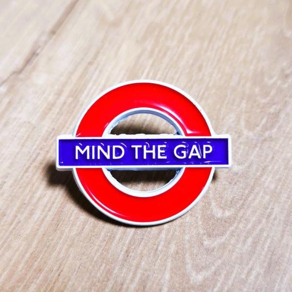 Pins métalliques en alliage de zinc rond personnalisés à l'aide d'une peinture