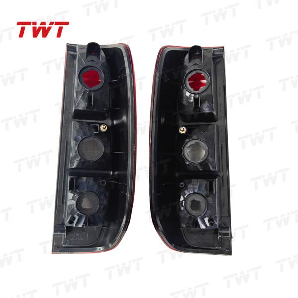 Twt 26550-EB71A 26555-EB71A Luces traseras de coche Luces traseras Luz trasera 26550EB71A 26555EB71A para Nissan Navara 2007-2011