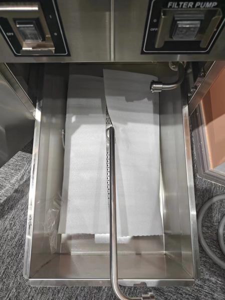 商用チップス フライヤーを開け