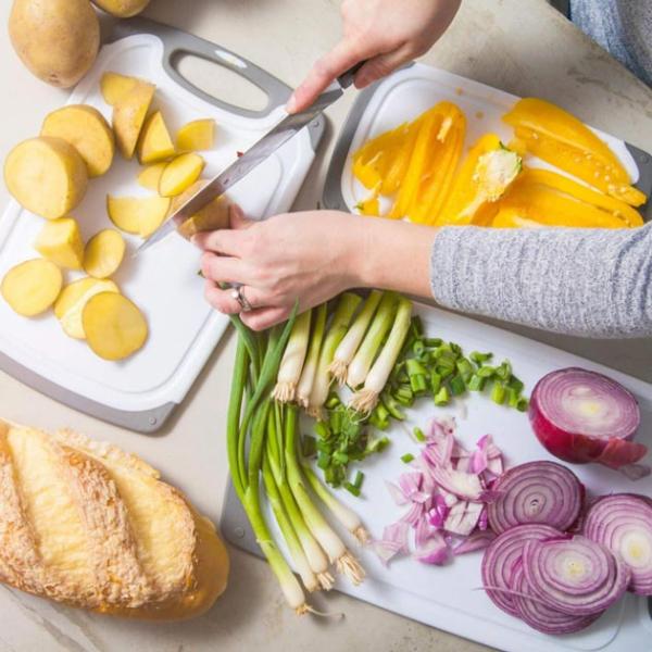 BPA Free Plastic Chopping Kitchen Cutting Board Juice Grooves With Easy Grip Handles 676g