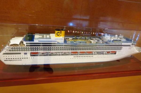 Costa Victoria Cruise Ship Plastic Cruise Ship Models With High Simulation , Ivory White