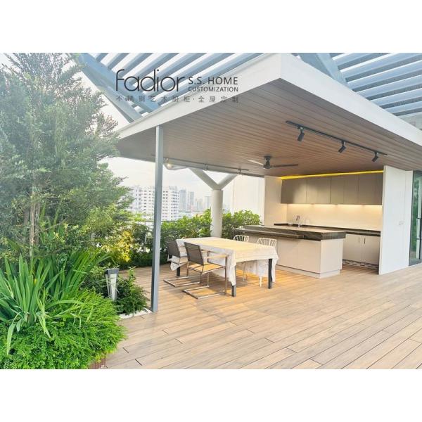 Минималистские ванные шкафы из нержавеющей стали с черными кварцевыми столешницами