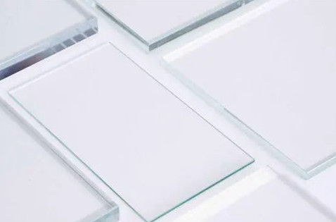 Vitrage trempé ultra-transparent