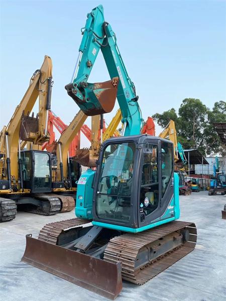 Boa condição 7ton Kobelco mini escavadeira 75-8 com bomba hidráulica original em Xangai