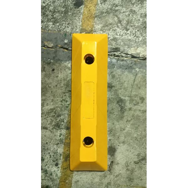 Yellow Roadsafe Car Speed Bump Reflective Wheel Stopper Car Stop Rubber Parking Lot 55*10*15cm Ramp Hump Stopper