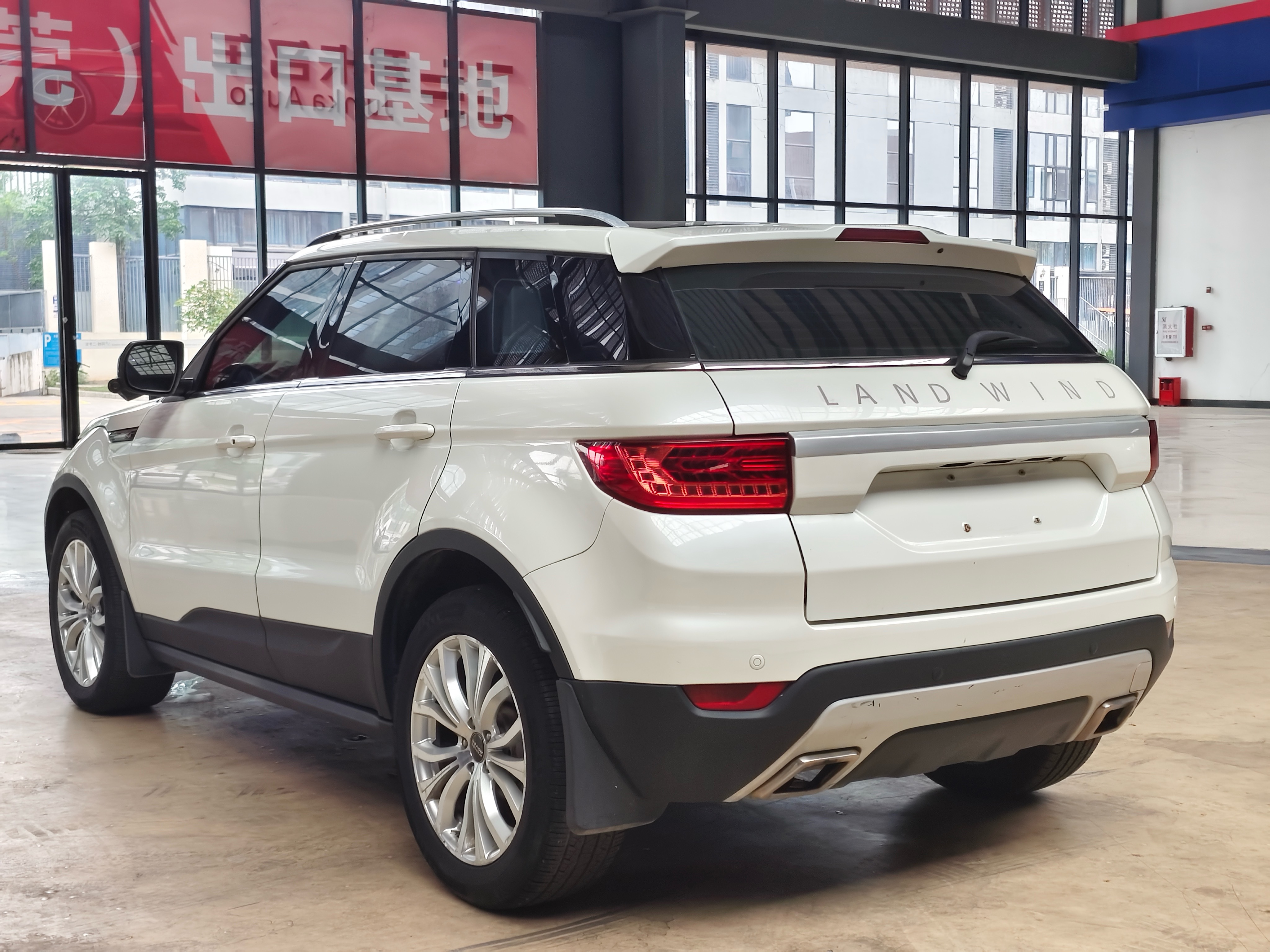 Used Land Wind X7 2015 2.0T Panoramic Flagship SUV 190Ps Turbocharged 8AT Crossover