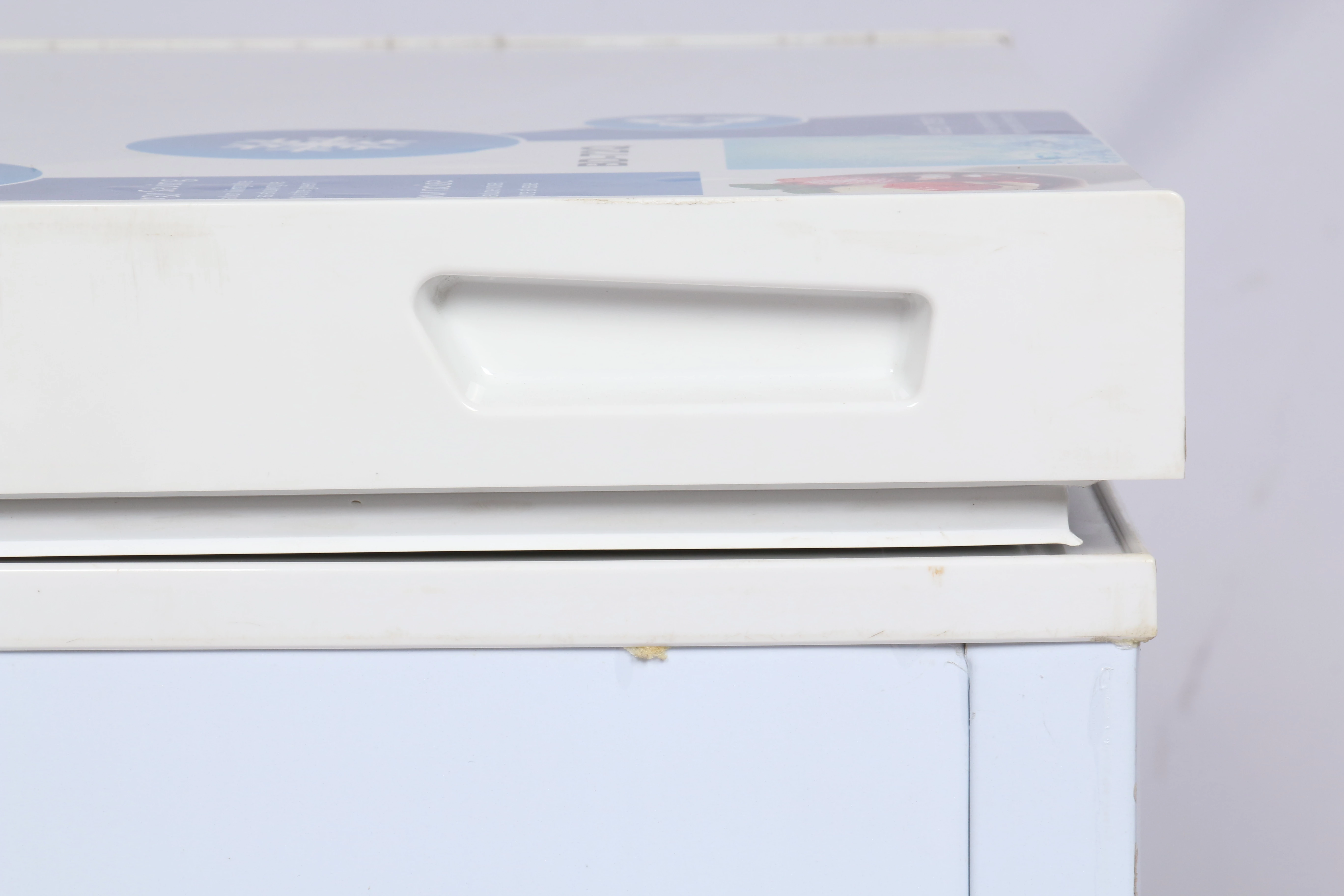 Household Top Opening Small Chest Freezer With Lock 138L White Door