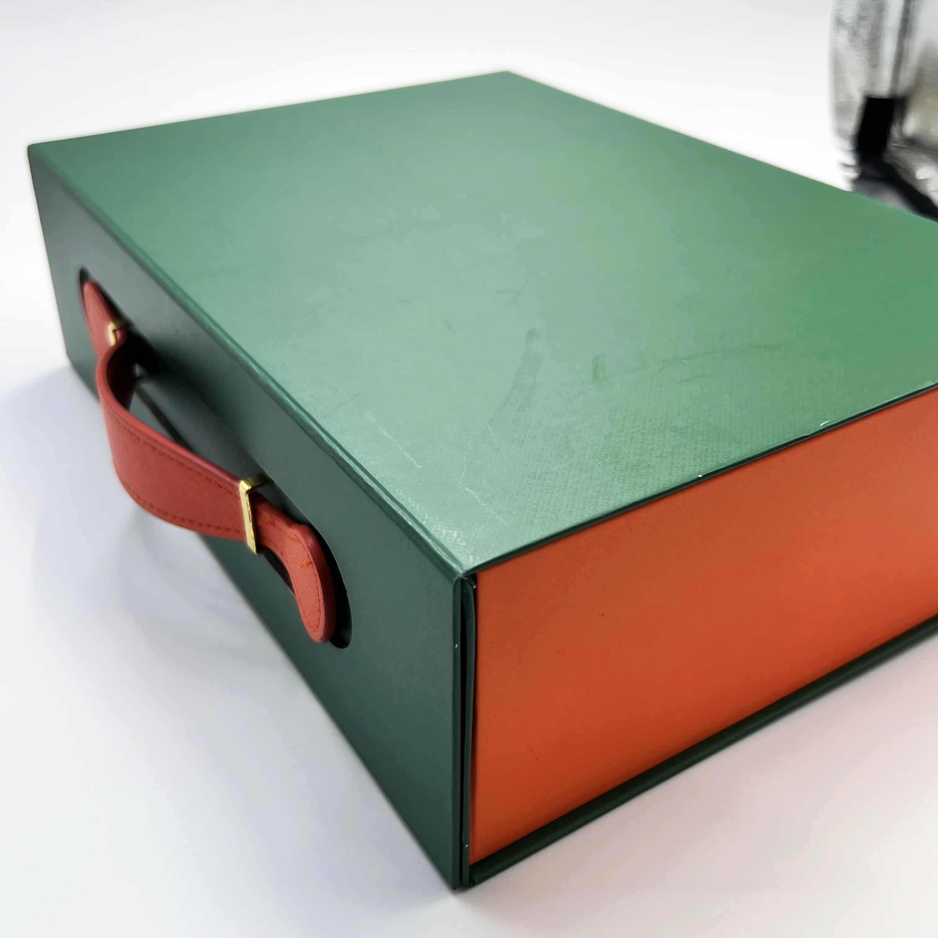 Customized Hard Magnetic Luxury Gift Packaging Box for Gift Boxes with Color Printed PU Handle