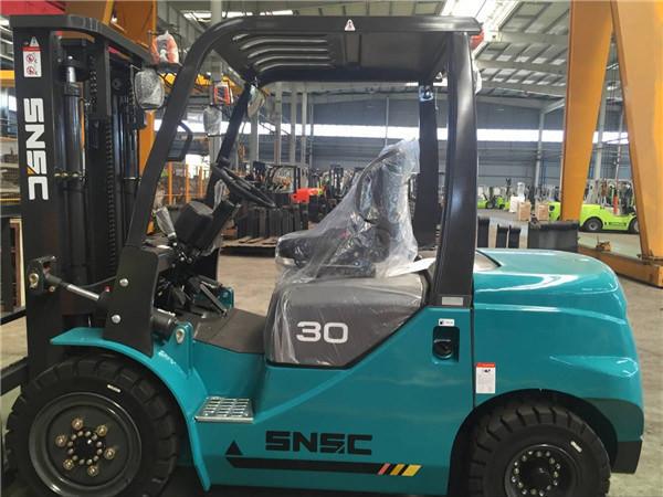 3tonne Diesel Counter Balance Lifter Truck with Auto Electric Hydraulic Transmission