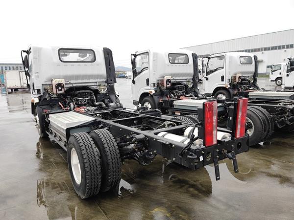 Multifunctional EV HEV Car Chassis Left Steering Cargo Van for 4x2 Dongfeng Electric Truck