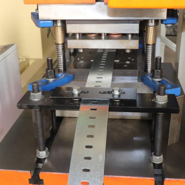 Cable Ladder Horizontally Mounted C Profile Rolling Forming Machine