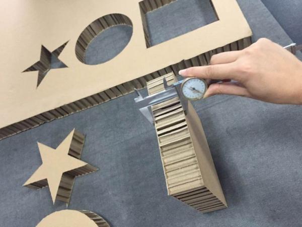 Various Carton Box Plastic Boxes Digital Cutting Machine For The Advertising And Packaging Industry