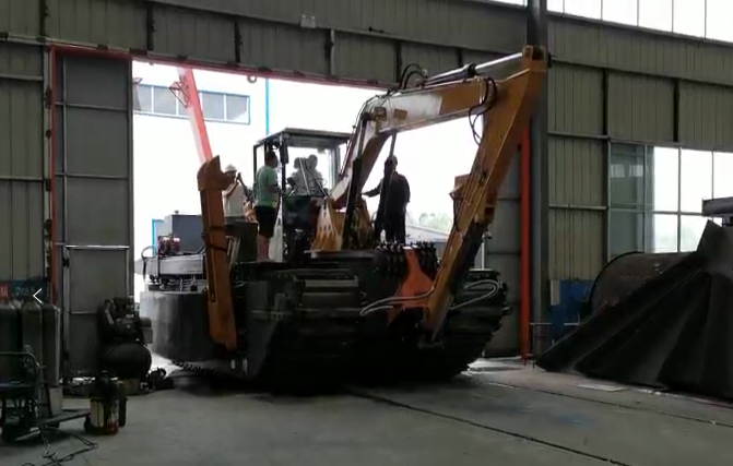 Amphibious Sand Dredging Machine With 10 Inch Draught Dismantle Structure