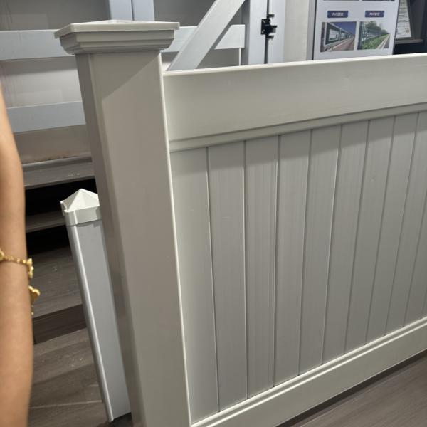 Low Maintenance White Vinyl Fence Boards Column 2590mm Water Proof