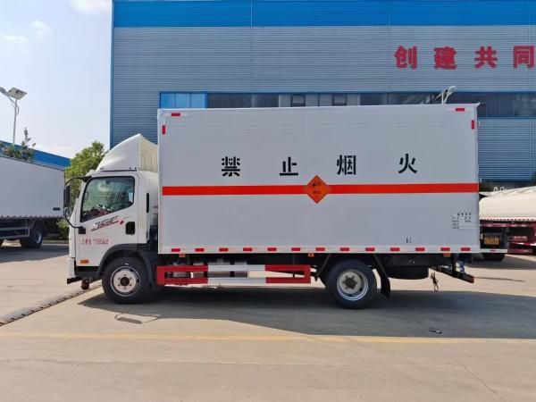 China National Heavy Duty Truck Group's New or Used 4 * 2 Rectangular Flammable Liquid Explosion-proof Vehicles for Sale