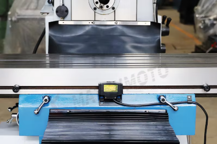 M5W Vertical And Horizontal Milling Machine 1370x305mm With Rotatable Turret Head