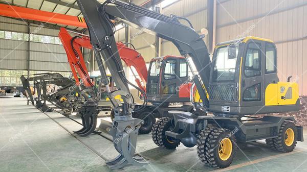 Large Hydraulic Excavator 7 Ton Municipal Earthwork Hook Machine With Auxiliary Tools