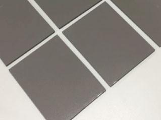 Pades térmicos de silicone flexíveis Conductividade térmica personalizada